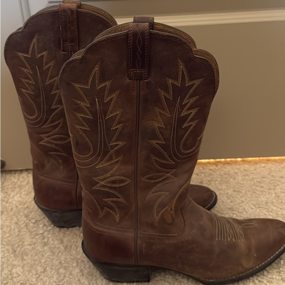 Ariat Brown Western Cowboy Boots – Size 8.5 – Classic Style